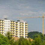 Budowa nowego bloku mieszkalnego z dźwigiem w Trzebini